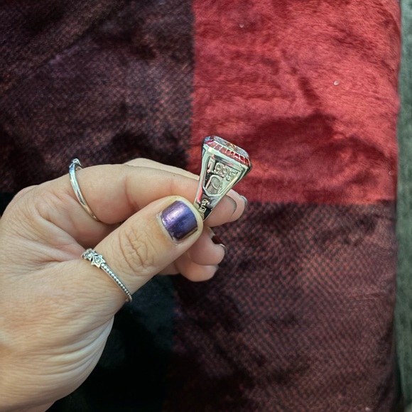 Atlanta Braves MLB Championship Ring - Picture 2 of 3